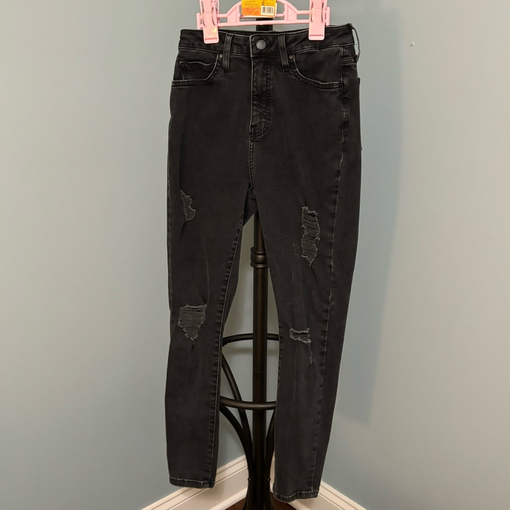 FOREVER 21 Black Ripped Skinny Jeans